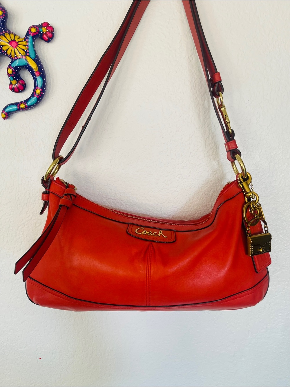 Beautiful Coach Red/coral Leather Shoulder Bag - Classic Coach Logo